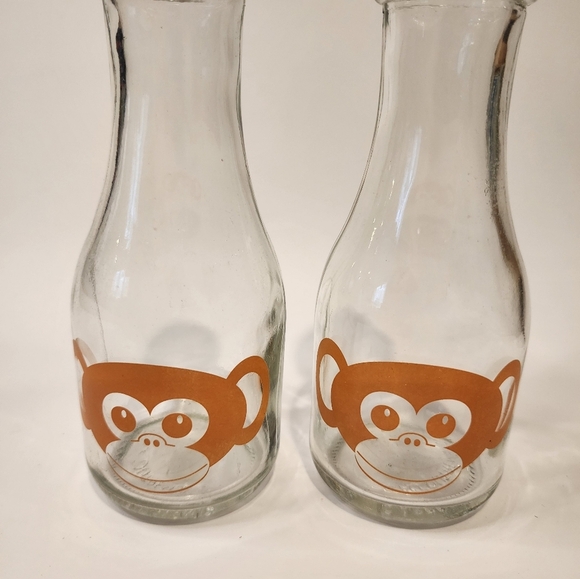 Accoutrements Monkey FaceMini Milk Bottle Drinking Glasses. 2 included - Picture 4 of 8